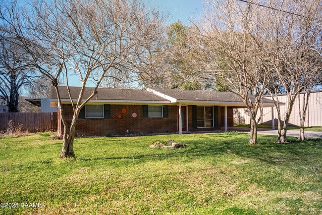 Building Photo - 213 Birch Dr