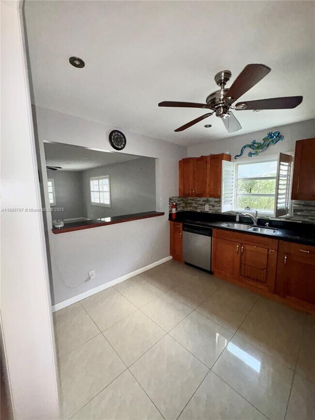 Foto del edificio - 5140 SW 40th Ave