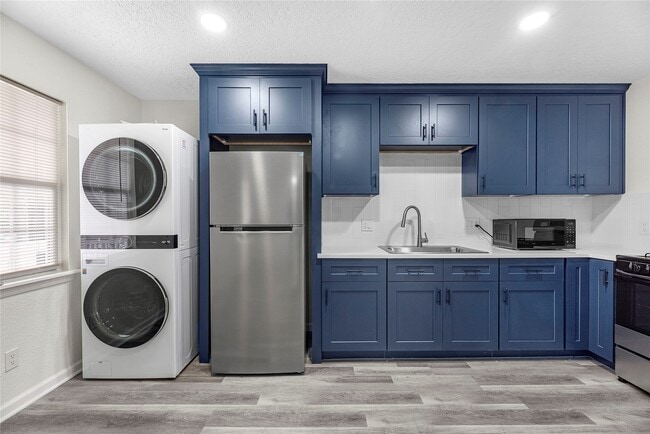 Foto del edificio - 7614 Grahamcrest Dr