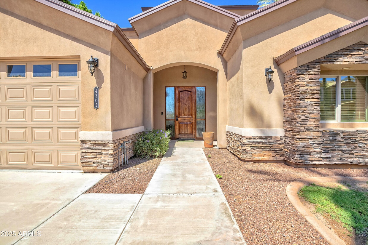 Primary Photo - 4302 E Sells Dr