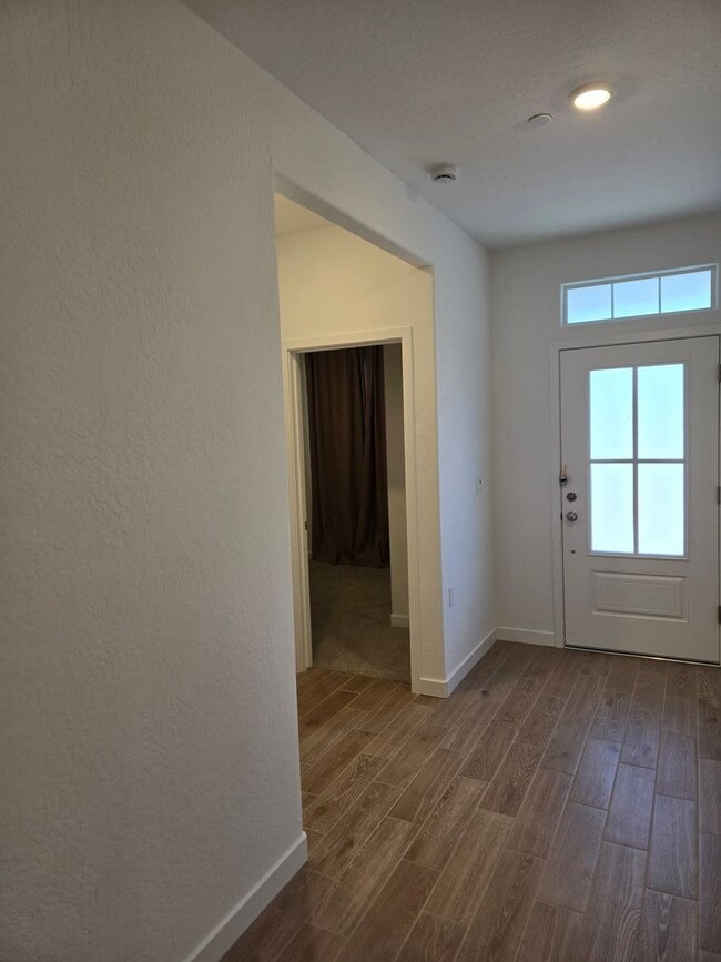 Building Photo - University Dr! Lemoore