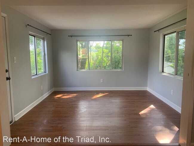 Foto del edificio - 3 br, 1 bath House - 2110 Maple Street