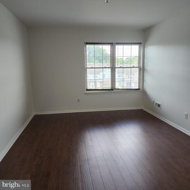 Foto del edificio - 212 Highland Blvd