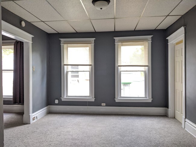 Building Photo - 1423 5th Ave