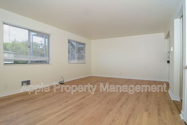 Foto del edificio - 9244 Greenwood Ave N