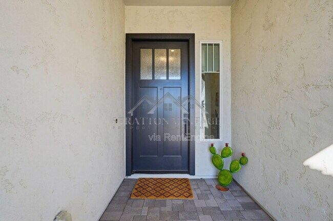 Building Photo - 13668 W Hackamore Dr