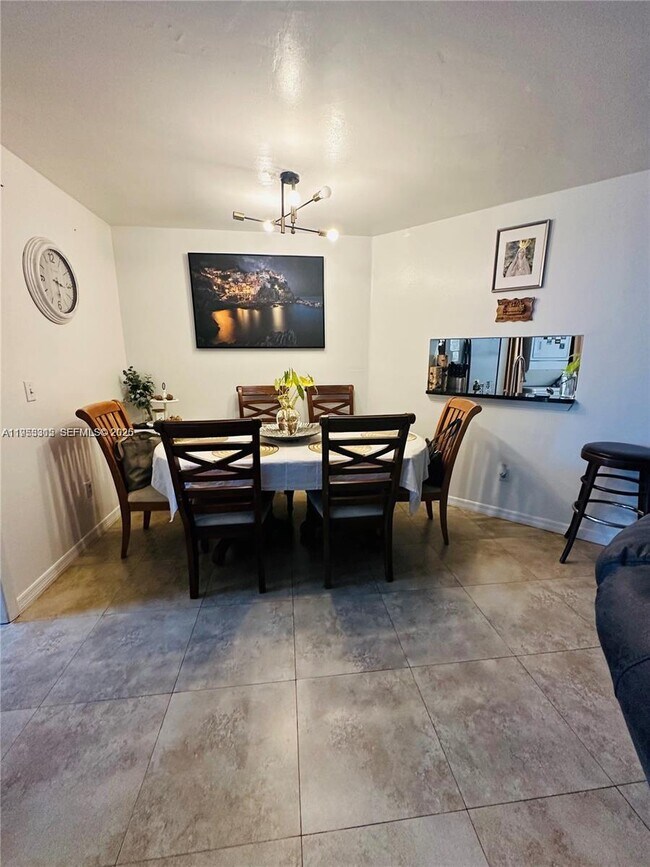 Building Photo - 1211 S Independence Dr