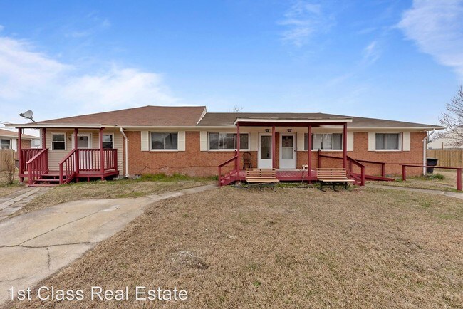 Building Photo - 920-922 Schumann Dr