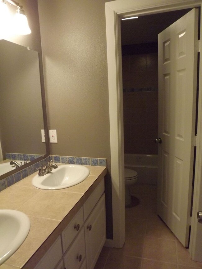 Foto del edificio - Pre Leasing for fall 2026! 4/2 by Greek circle!