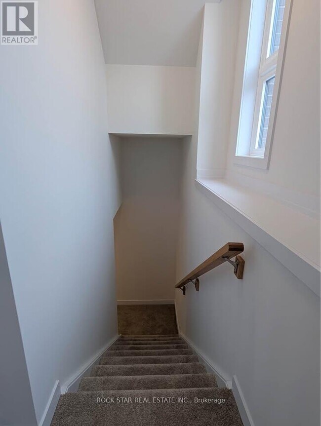 Photo du bâtiment - 70 Kenesky Dr