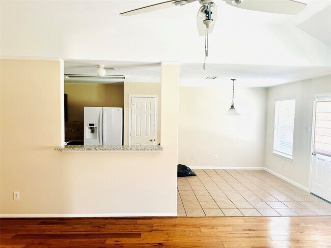 Foto del edificio - 25330 Barmby Dr