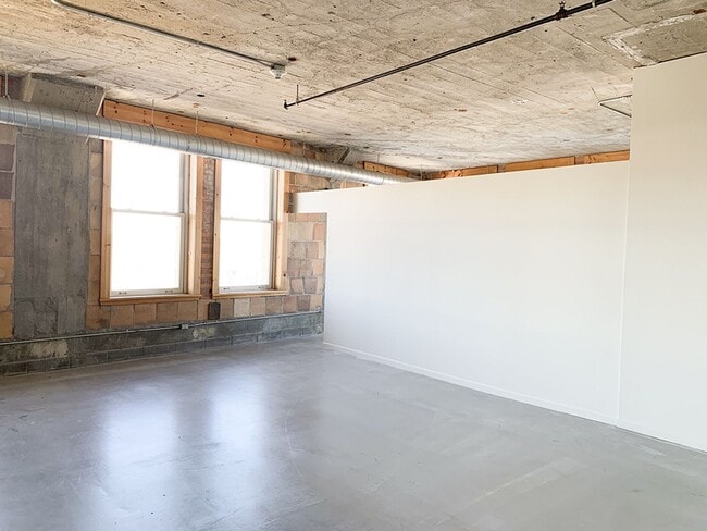 Building Photo - Graphic Arts Lofts