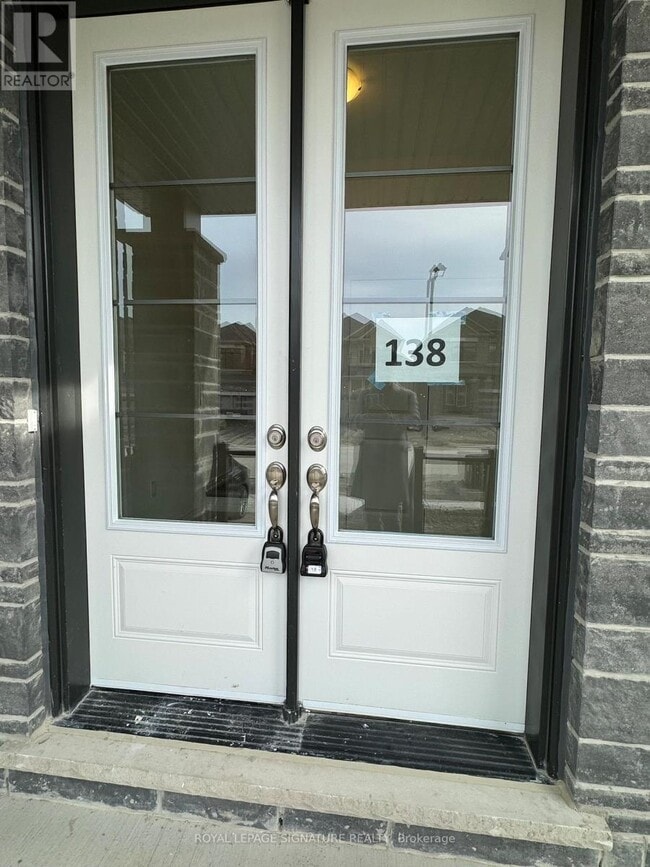 Building Photo - 5 Sassafras Rd