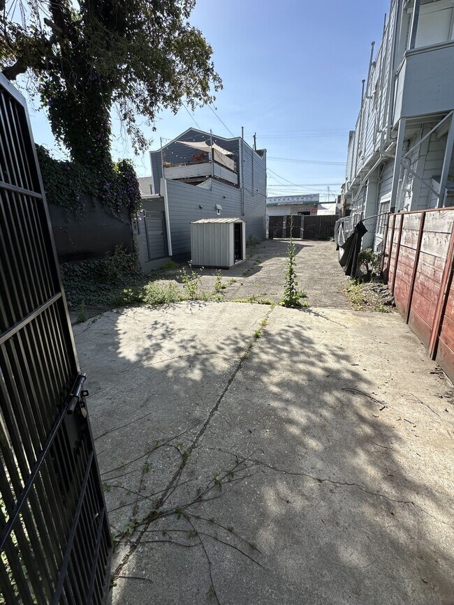 Foto del edificio - 1240 E 12th St