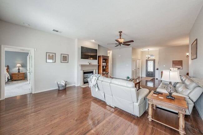 Building Photo - Southern Charm Retreat 3bed/2bath