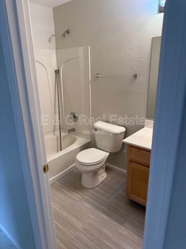 Foto del edificio - 7042 W Mercer Ln