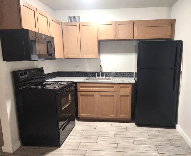 Building Photo - GCU Students Welcome! Updated 2-Bedroom Unit For Lease