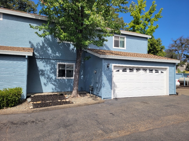 Building Photo - 3312 La Canada Dr