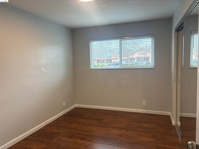 Foto del edificio - 4462 Clayton Rd