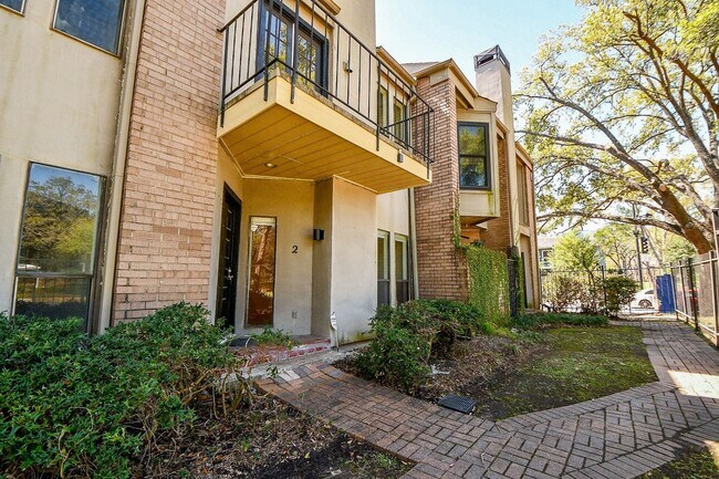 Building Photo - 10811 Richmond Ave.