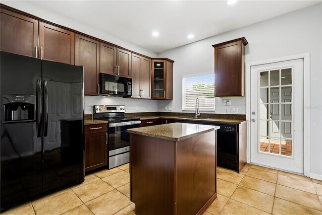 Foto del edificio - 6364 Lake Smith Cir
