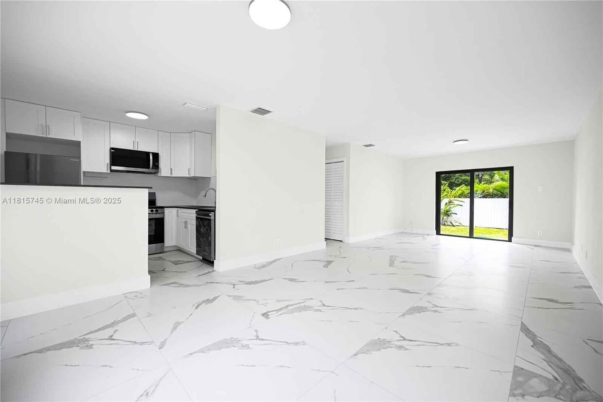 Foto principal - 100 SW 7th St