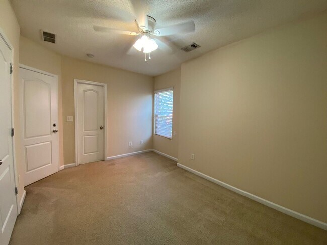 Foto del edificio - BRIDGEWATER HOME! PRE-LEASING FOR JULY 10TH!