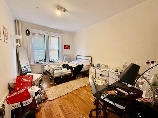Building Photo - 452 Park Dr