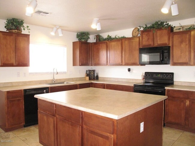 Building Photo - MOVE  IN SPECIALS,  INTERESTED?  5 bedroom...