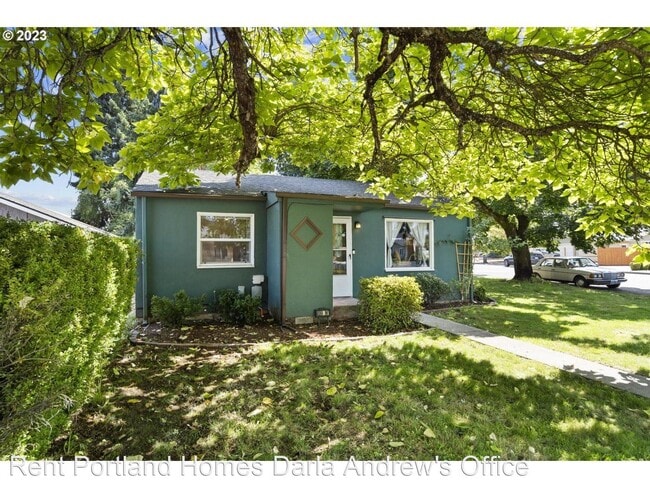 Foto del edificio - 3 br, 1 bath House - 499 SW 5th Ave