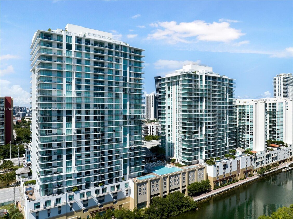Foto principal - 330 Sunny Isles Blvd