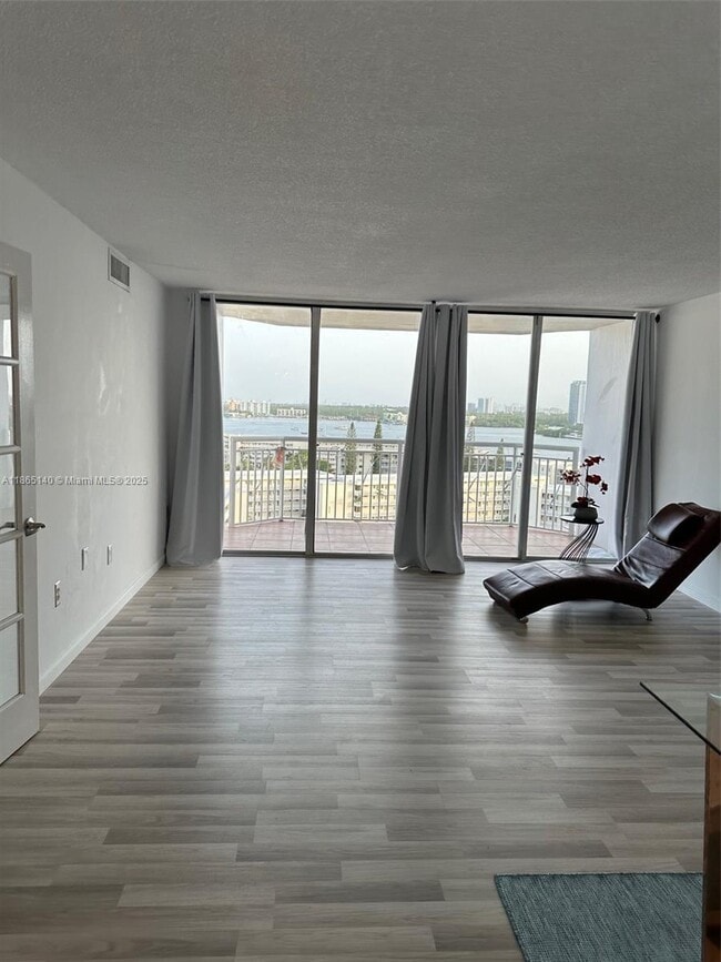 Foto del edificio - 18041 Biscayne Blvd