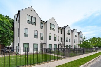 Building Photo - 4808 San Jacinto St