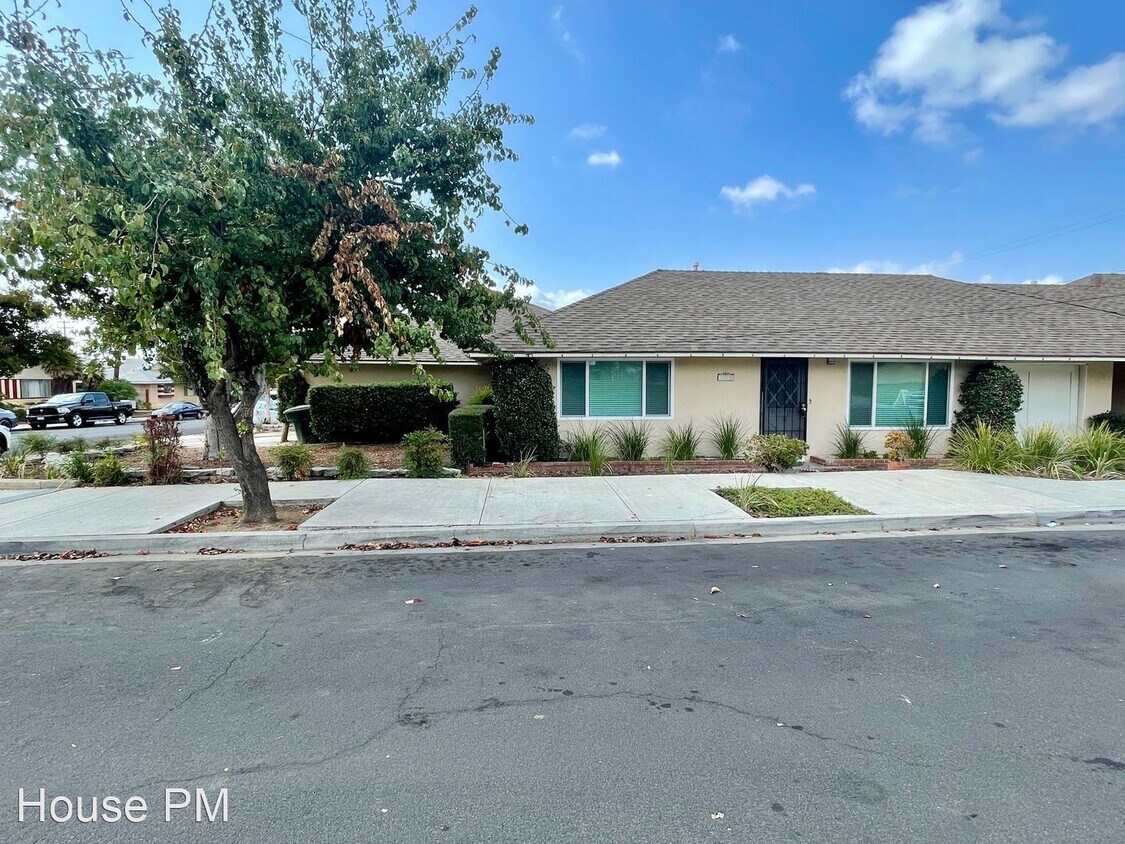 Primary Photo - 2 br, 1 bath House - 205 N Walnut