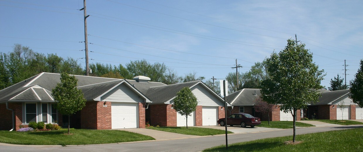 Building Photo - 1017 Forest Hills Ln