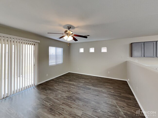 Building Photo - 2618 S Devonna Ln