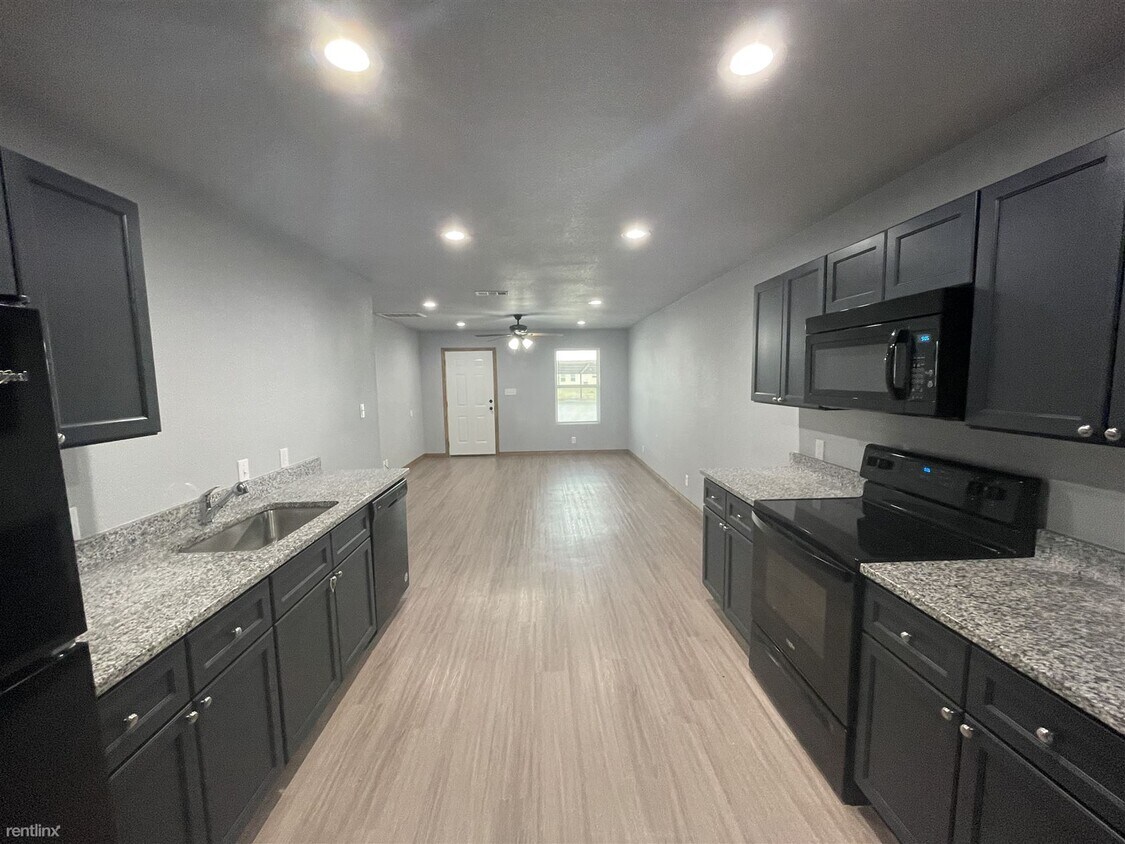 Primary Photo - 2 br, 2 bath Triplex - 452 Derrs Chapel Road