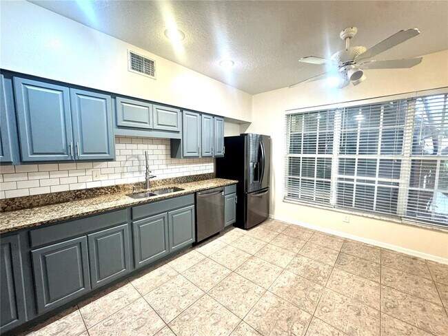 Building Photo - 2800 Countryside Blvd