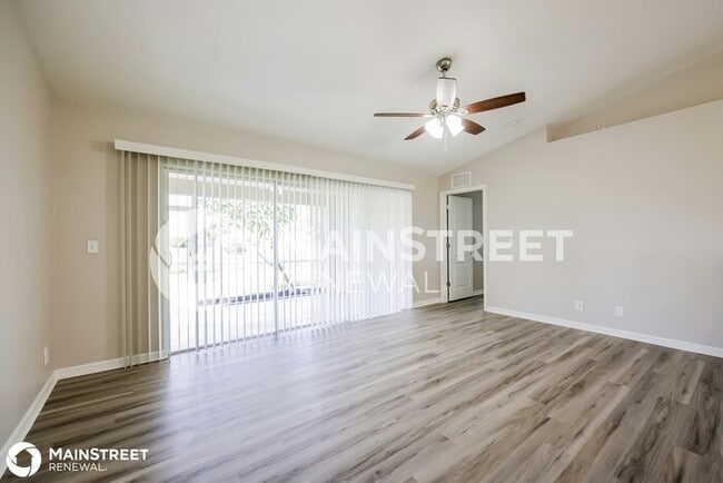 Building Photo - 403 NE 22nd Terrace