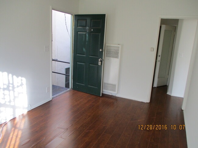 Building Photo - 138 S Bedford Dr