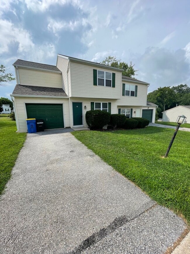 Building Photo - 10 N Poplar Ct