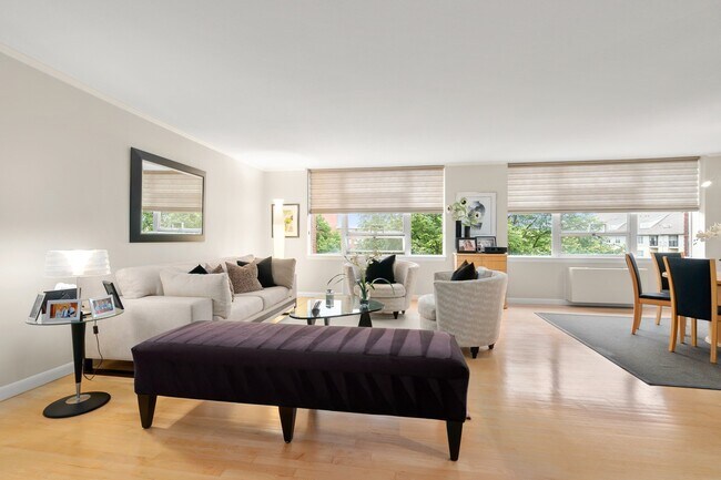 Foto del edificio - 20 Hammond Pond Pkwy
