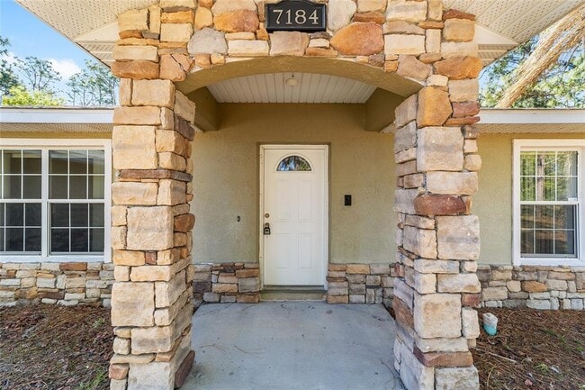 Foto del edificio - 7184 Hemlock Loop