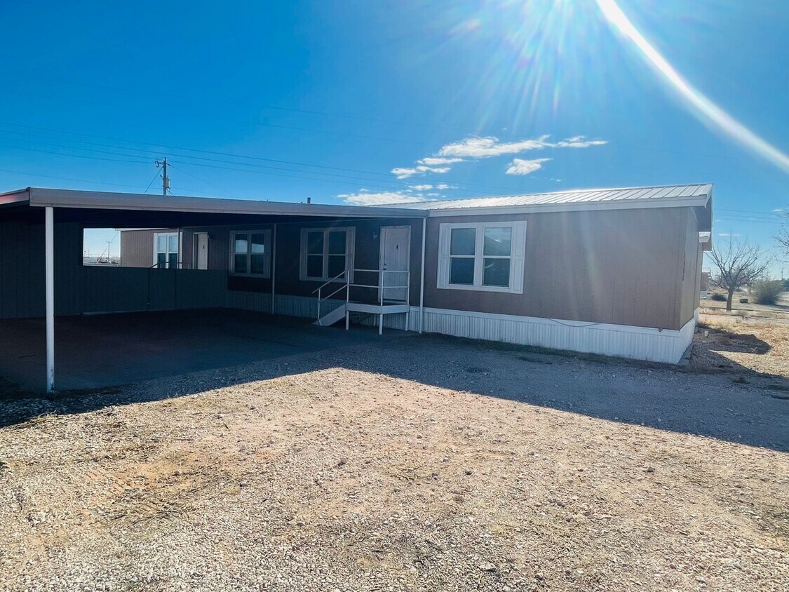 Building Photo - This home is a 2 Bedroom and 2 Bathroom, is all-electric, breakfast bar in kitchen, carpet, and l...
