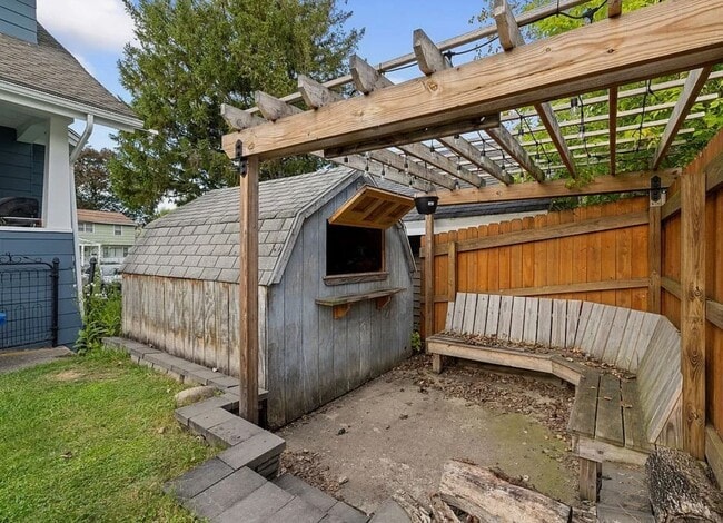 Building Photo - 415 Whittier Ave