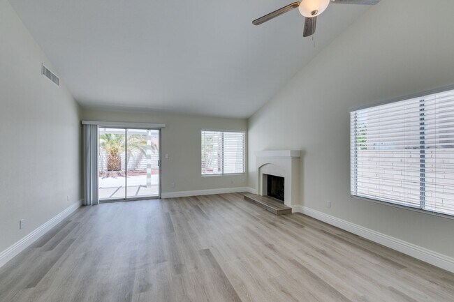 Building Photo - 2 bedrooms 2 bathrooms single story house ...