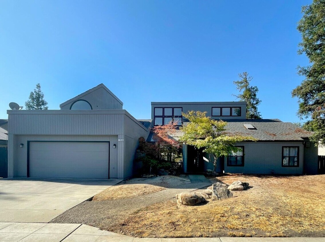 Primary Photo - Mid-Century 3/2 in Clovis with Pool