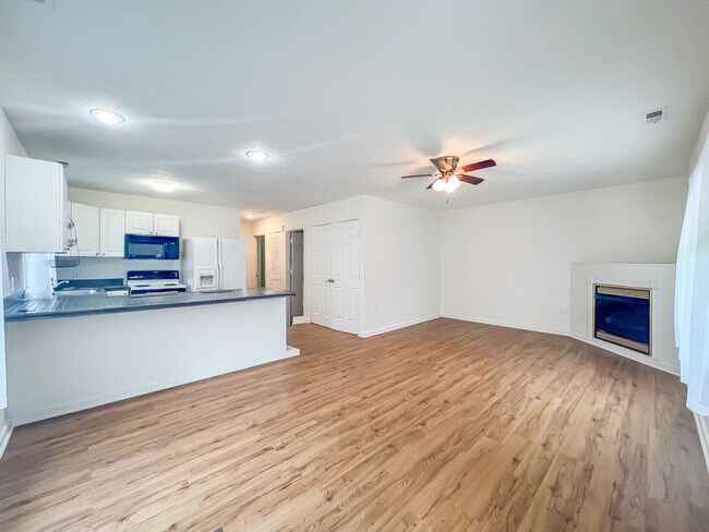 Foto del edificio - 34 Fox Hill Dr