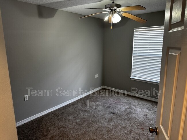 Building Photo - 9184 Arand Dr