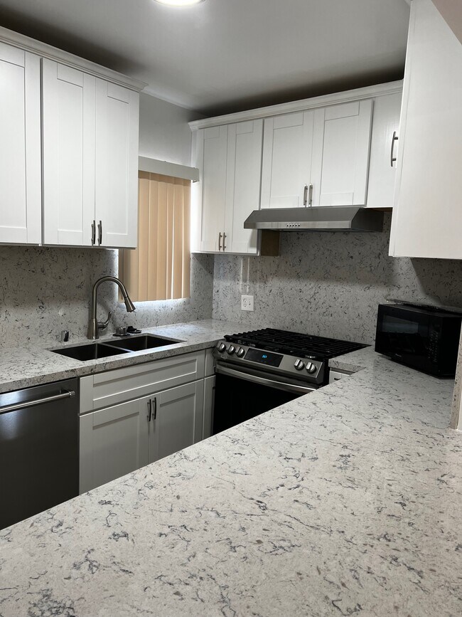 Foto del edificio - 4410 Prospect Ave